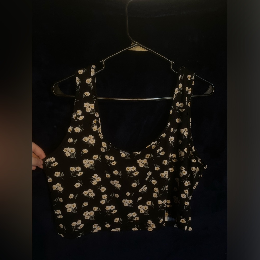 Shein Curve - 2X Daisy Floral Crop Tank Top
